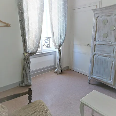 לינה וארוחת בוקר Joyeux Reveil קורסיי-סור-מר