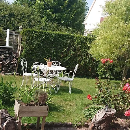 לינה וארוחת בוקר Joyeux Reveil קורסיי-סור-מר