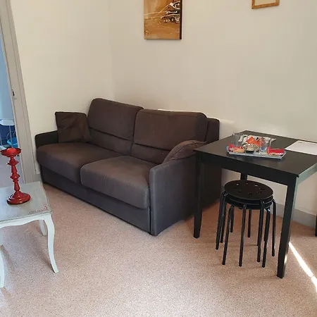 לינה וארוחת בוקר Joyeux Reveil 3*