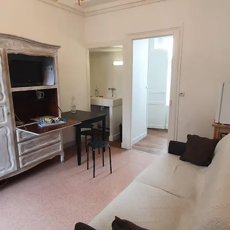 Joyeux Reveil לינה וארוחת בוקר קורסיי-סור-מר