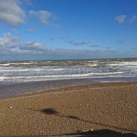 Joyeux Reveil לינה וארוחת בוקר 3*